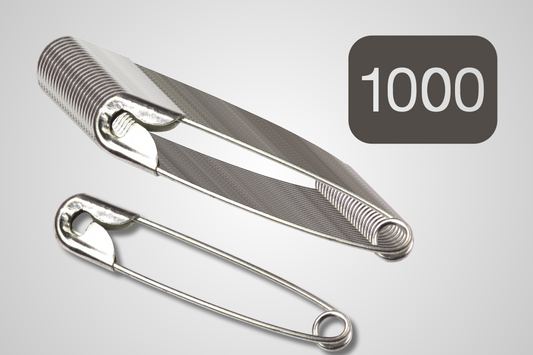 Et foto av 1000 sikkerhedsnåler til startnumre fra JM Band®. Kjøp Tilbehør i store mengder her.