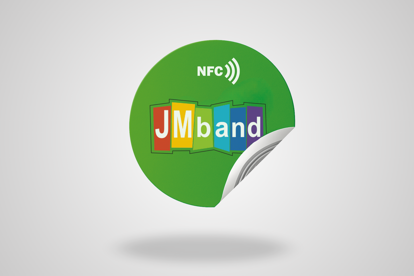Et foto av NFC-klistremerker med eget logo