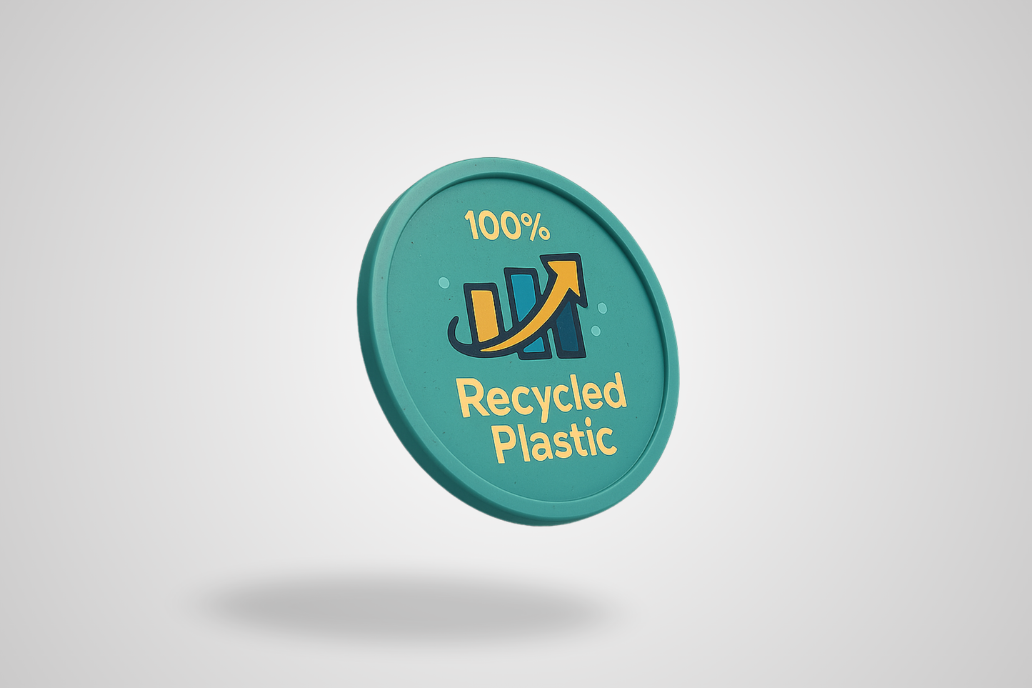 Et bilde av en plastpollett laget av 100% resirkulerbart plast med fargetrykk
