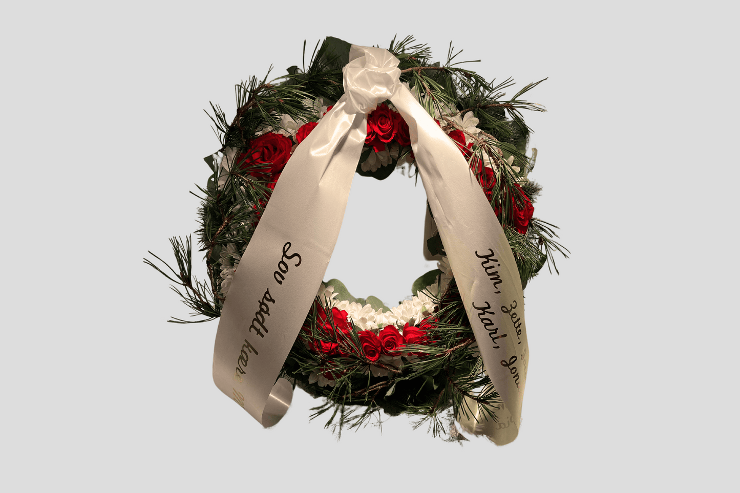 En krans med Bukettbånd ECO satengtrykk Design selv bånd fra JM Band® på.