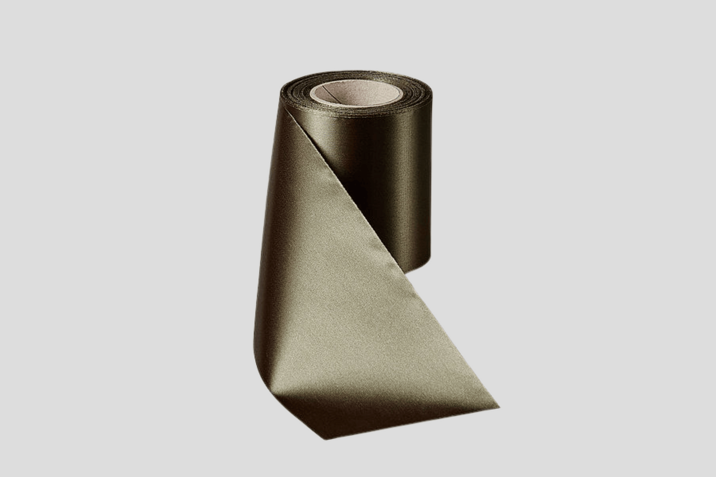 En rull Missebånd ECO satin uden tryk på hvit bakgrunn, med JM Band®.