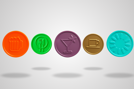 Et foto av Poletter plast preget På lager fra JM Band®. Kjøp Poletter i Øl oransje her.