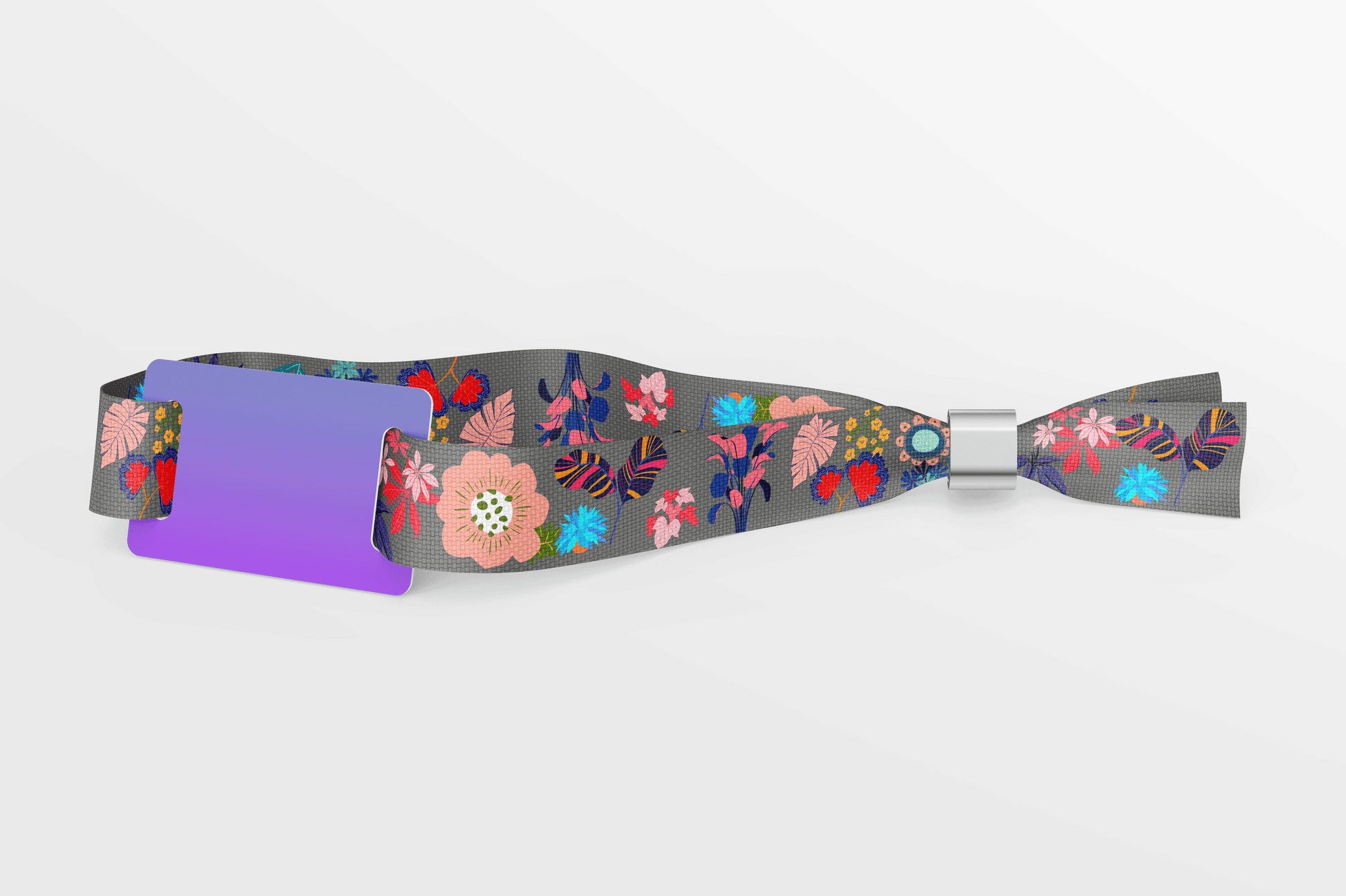 Et blomsterformet RFID tekstil-bånd med trykk med lilla JM Band® tag.