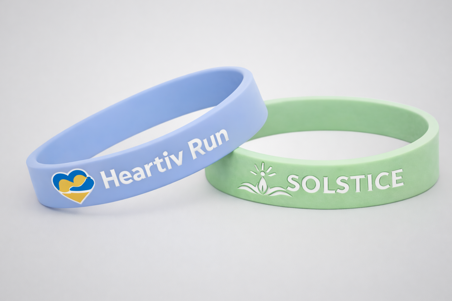 Skreddersydde silikonarmbånd med trykk eller preging fra JM Band®