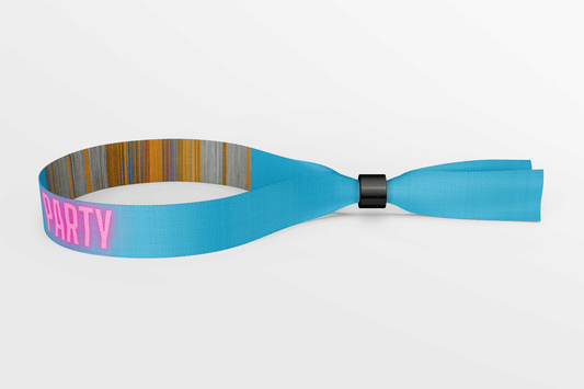 Et blått armbånd med ordet fest på, laget av Vevde armbånd - Selvlysende i mørket av JM Band®.