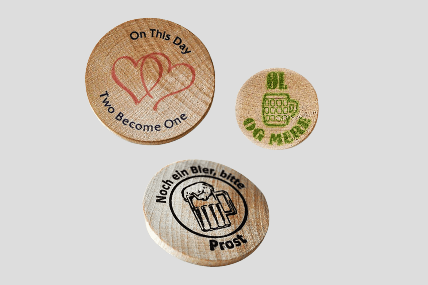 Tre treknapper med forskjellig design, inkludert POletter tre trykt Via e-post design fra JM Band®.