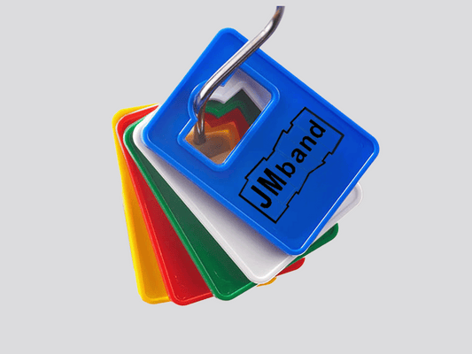 En gruppe fargerik plast Garderobe numre plast D trykk Via eMail med krok på av JM Band®.