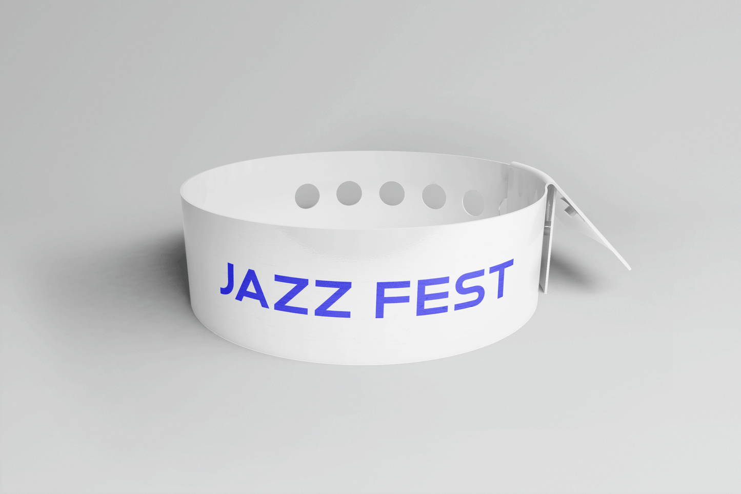 Et hvitt Plastarmbånd L-print Design selv med ordet jazzfest på, laget av JM Band®.