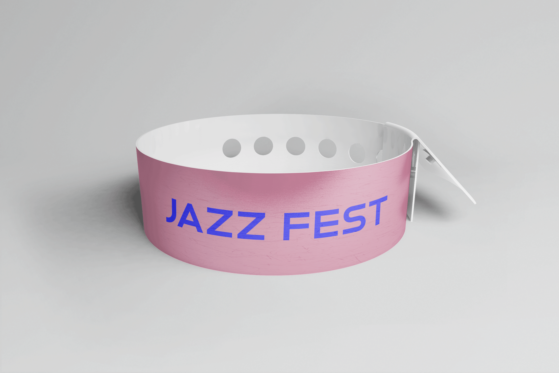 Et rosa Plastarmbånd L-print Design selv armbånd med ordene "jazz fest" på, perfekt for rask produksjon og laget av slitesterk plast, av JM Band®.