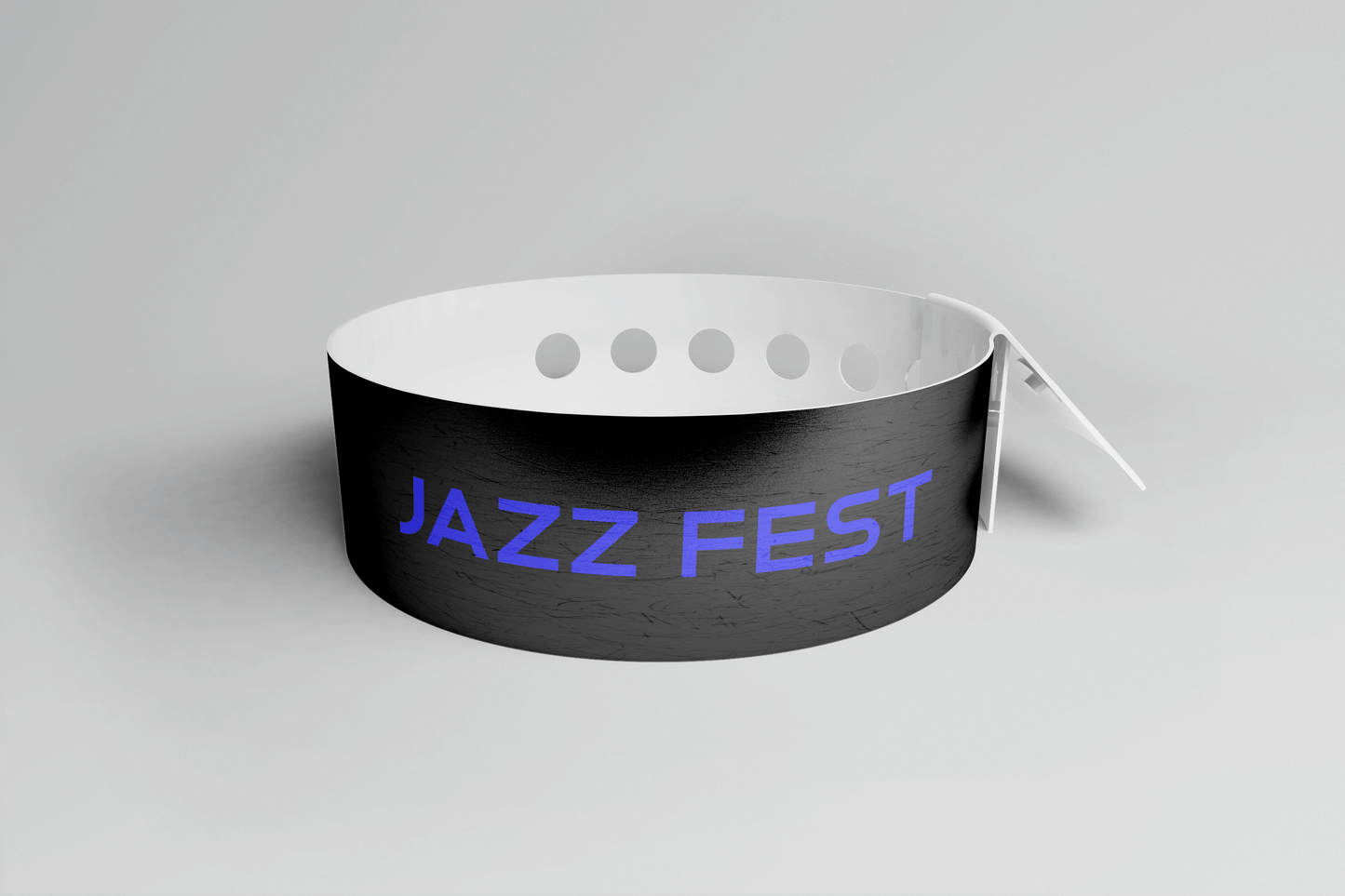 Et svart PVC-armbånd med ordet jazzfest på, Plastarmbånd L-print Design selv fra JM Band®.