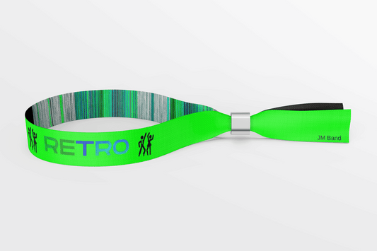 Et grønt Tekstilarmbånd vevd Via e-post med ordet retro av JM Band®.