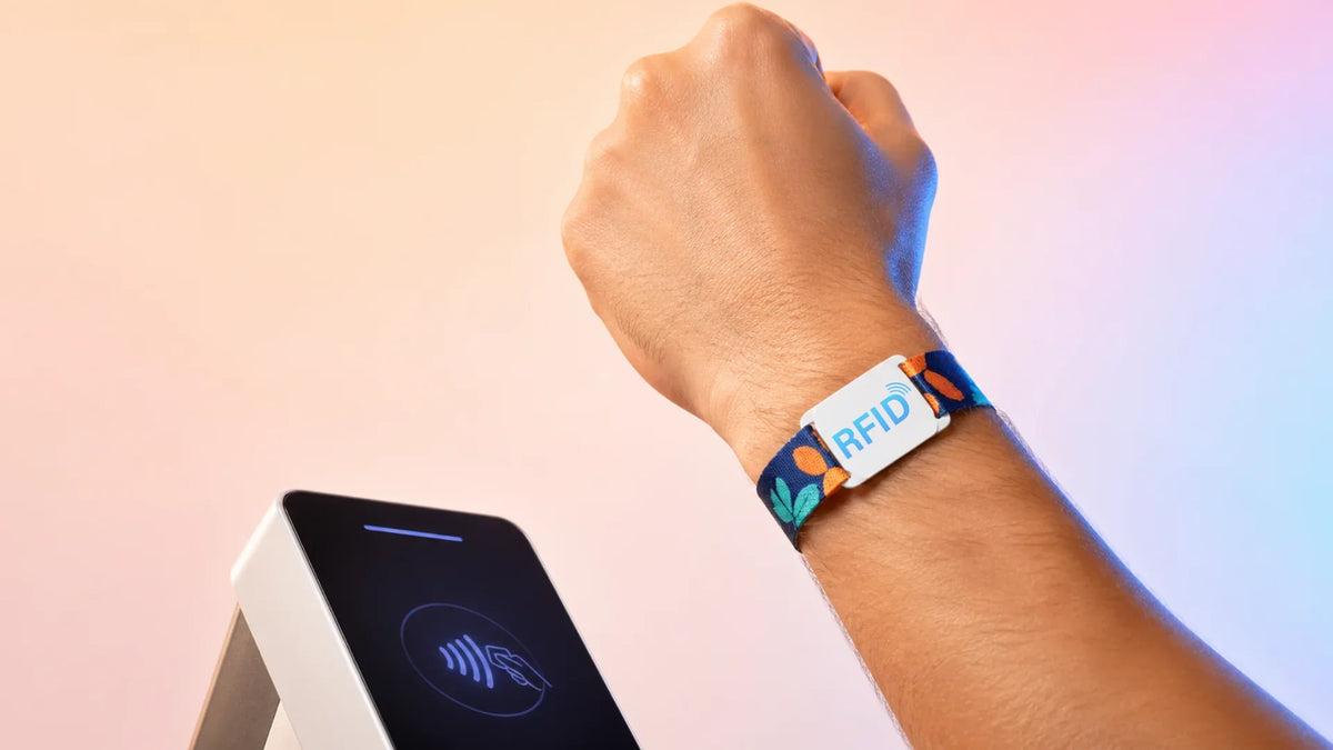 RFID-armbånd til festivaler: rask adgang og kontantløs betaling uten kaos