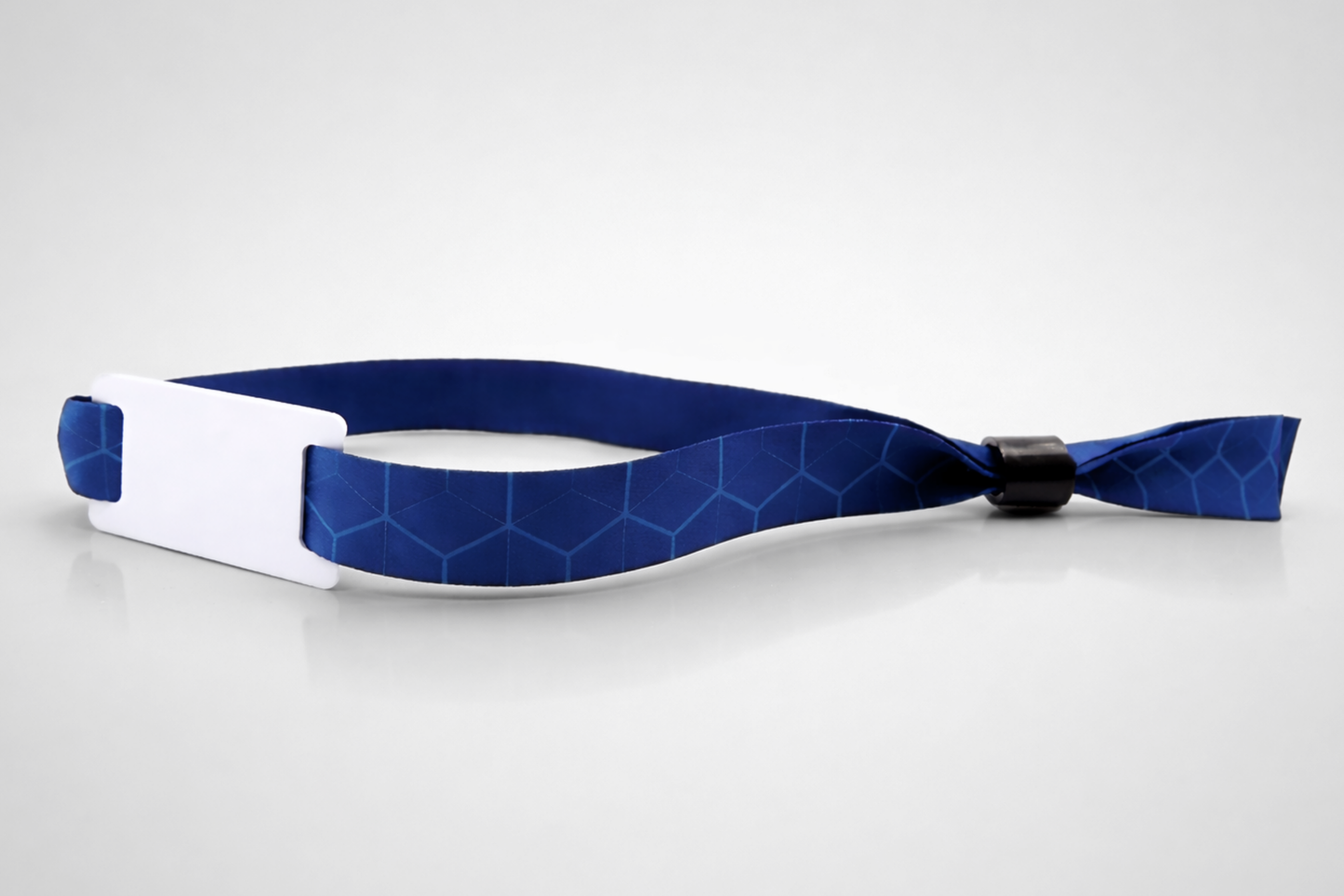 MiFare UL EV1 stoffarmbånd på lager i blå med mønster hos JM Band®