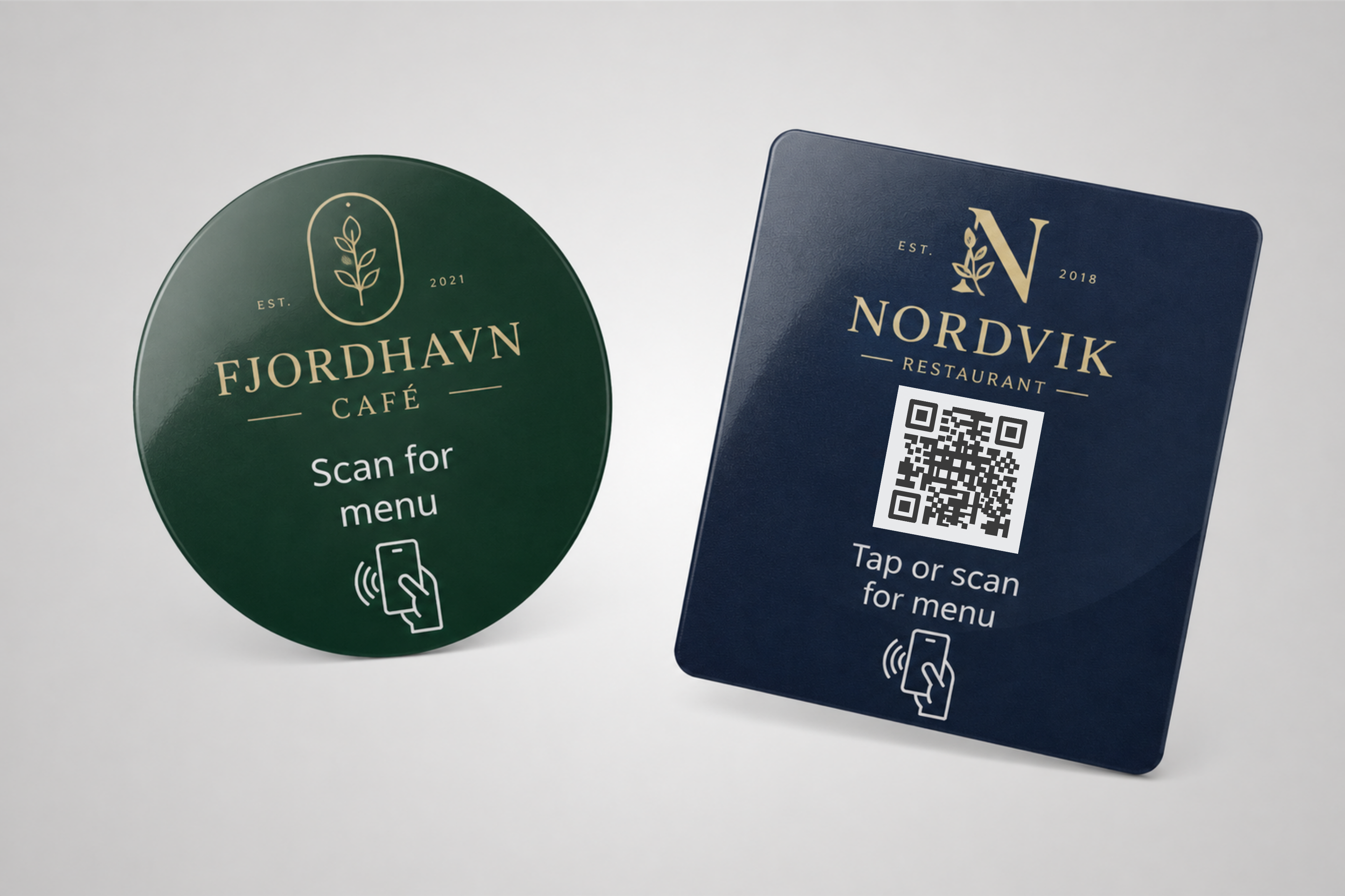Digitale menyer med NFC-klistremerker på travle lunsjkafeer