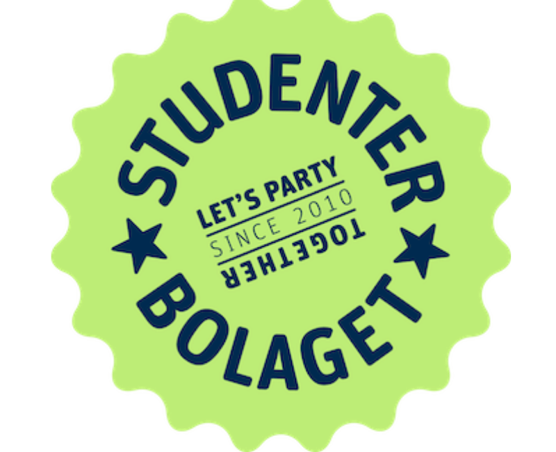 Et grønt merke med ordene studenter let's party.