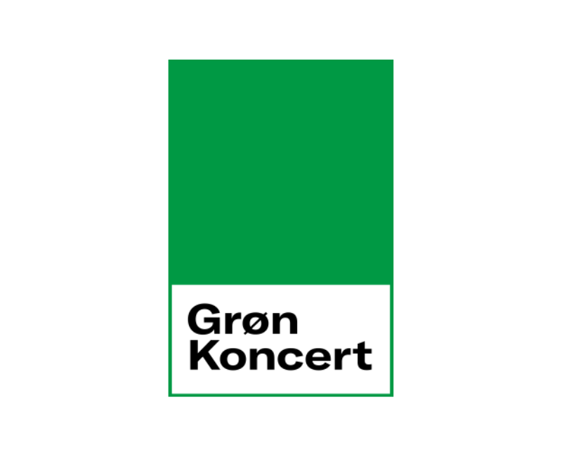 Gron konsertlogo på grønn bakgrunn.