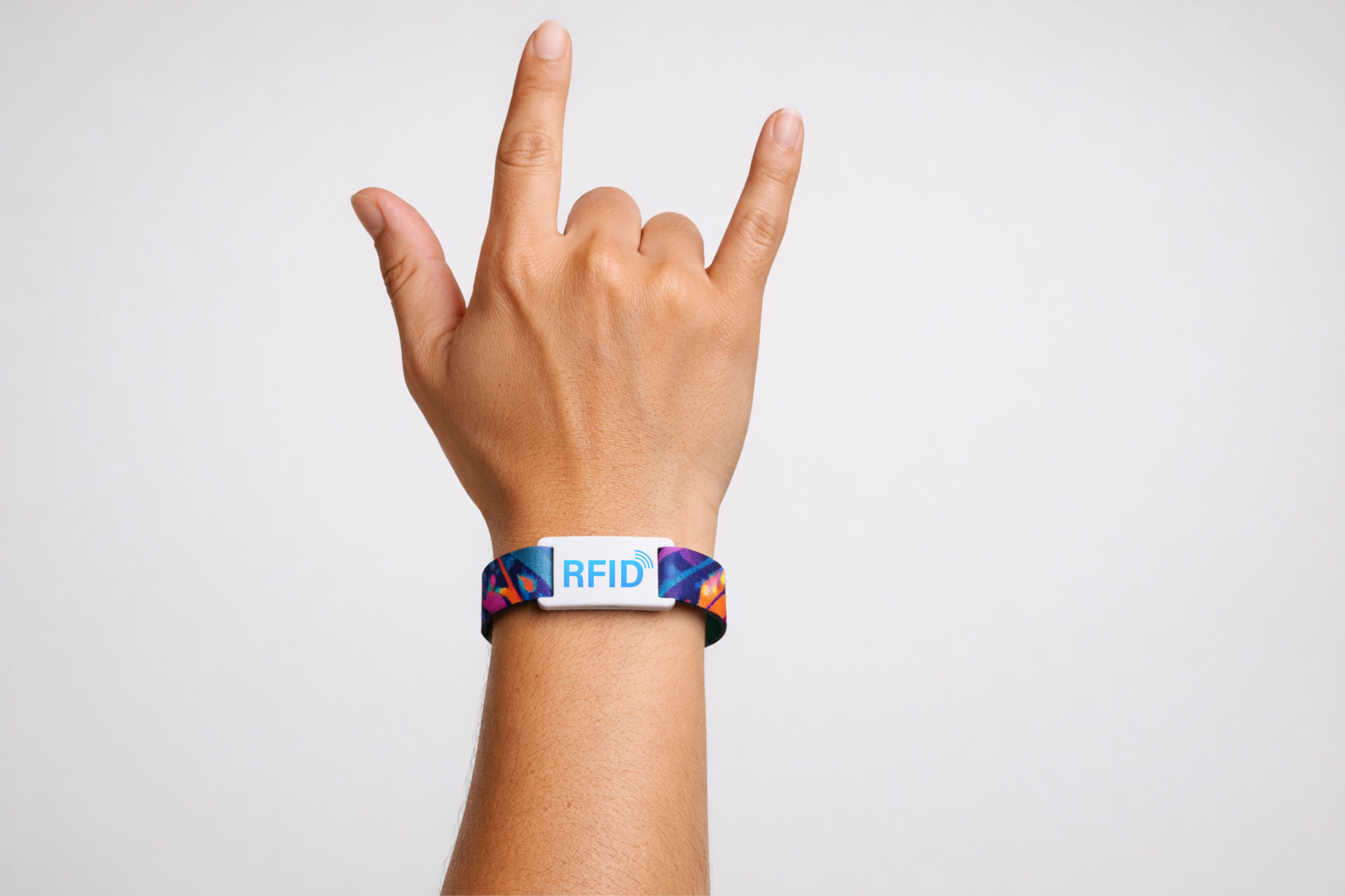 RFID-armbånd til festivaler: rask adgang og kontantløs betaling uten kaos