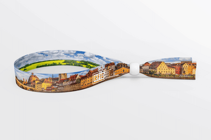 Et Stoff Armbånd - Forespør med bilde av en by for rask levering fra JM Band®.