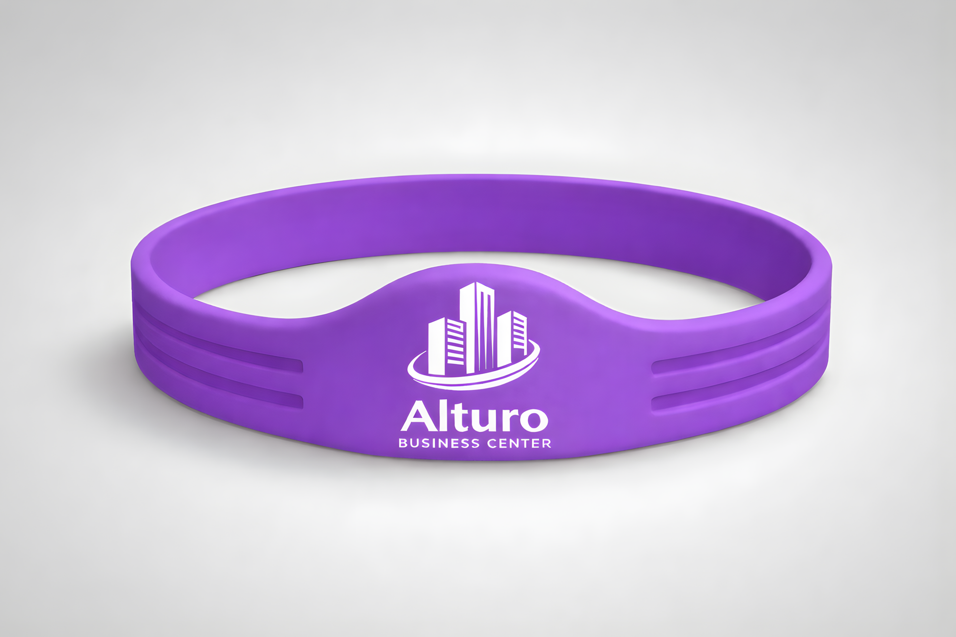 Et lilla silikonarmbånd med NFC og eget logo fra JM Band®