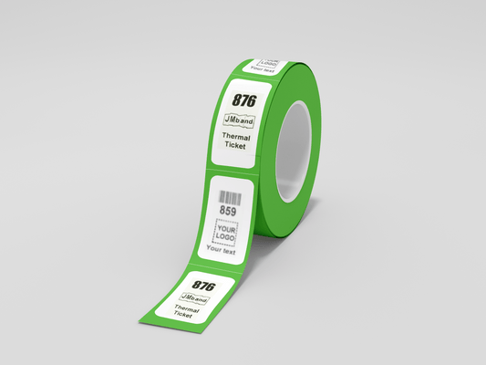 En rull Rullebilletter Z Trykk via e-post tape med JM Band NO billetter på hvit bakgrunn.